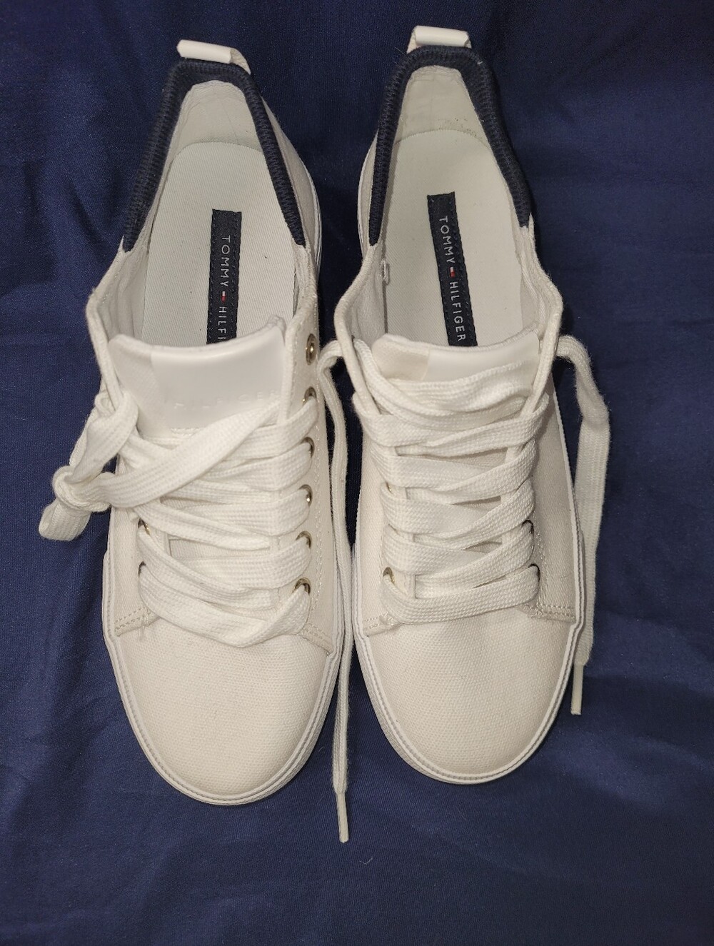 Tommy Hilfiger White Canvas Low-Top Sneakers with Navy Trim